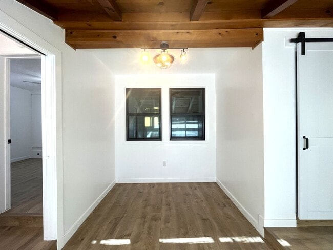 Building Photo - 3 bed, 2 bath located in Riverside!