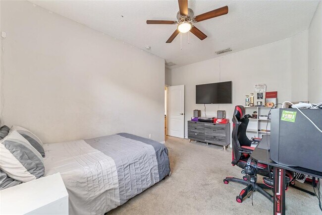 Building Photo - 4903 SW 63rd Loop