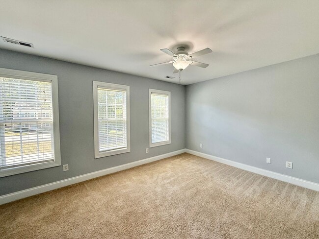 Building Photo - **OFFERING WAIVED APPLICATION FEES & $100 ...