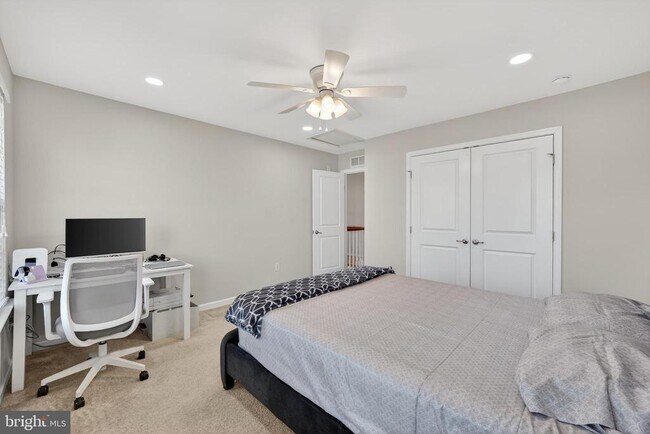 Building Photo - 40 Gina Dr