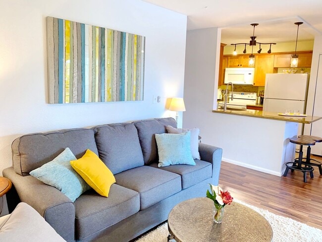 Building Photo - Beautiful and Bright, Nicely Furnished top floor Keonekai Villages condo-- recently remodeled and...