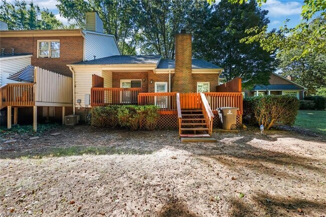 Building Photo - 1822 Oakcrest Ct