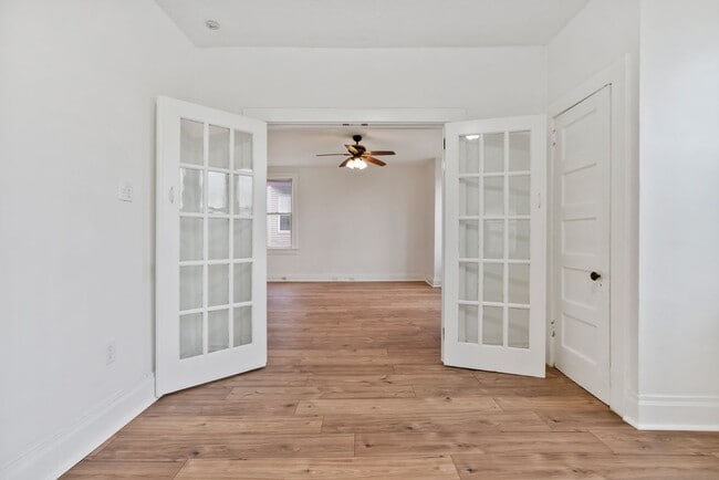 Building Photo - 1528 Ridge Ave