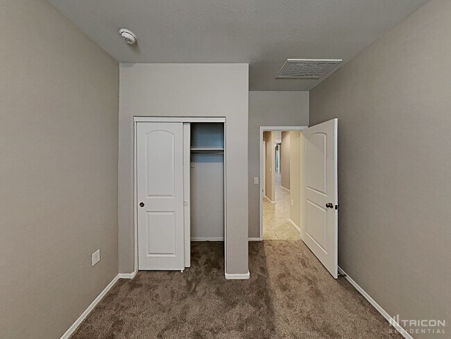 Building Photo - 5165 E Sharbel Rd