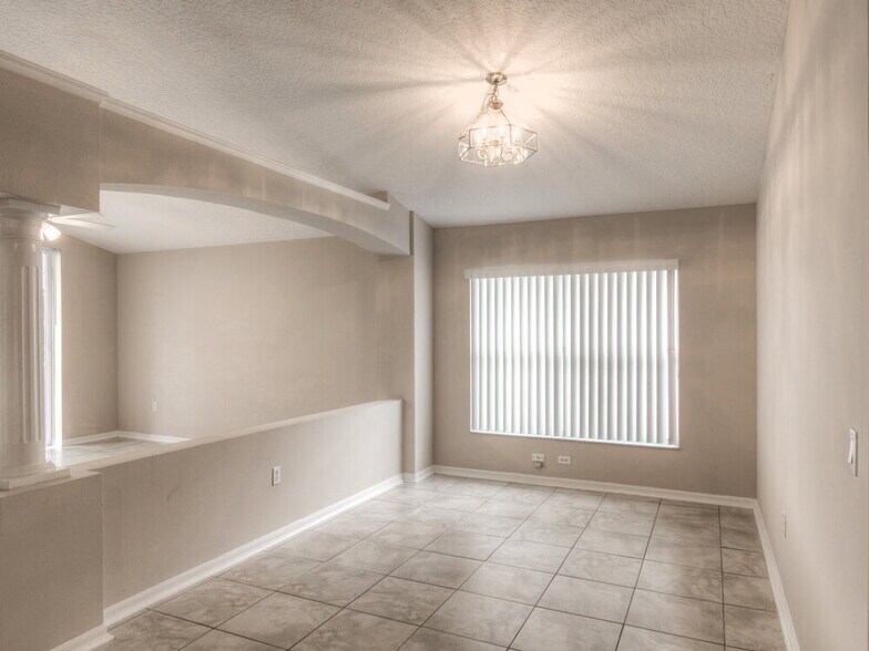 Building Photo - 133 Thornbury Dr