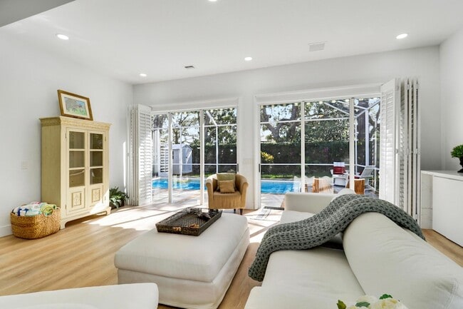 Building Photo - 387 Kelsey Park Dr