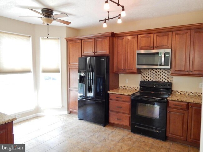 Building Photo - 862 N Waterford Ln