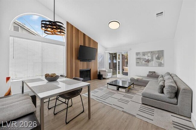 Building Photo - 152 Cantamar St