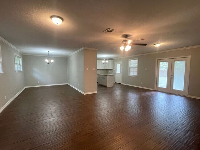 Building Photo - Broadmoor Gem! Come See Today!