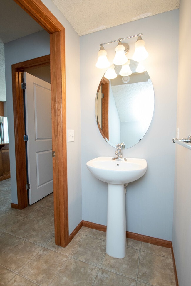 Building Photo - 15119 Fanning Dr N