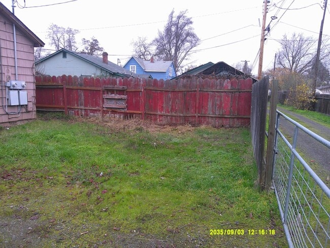 Building Photo - 140-14