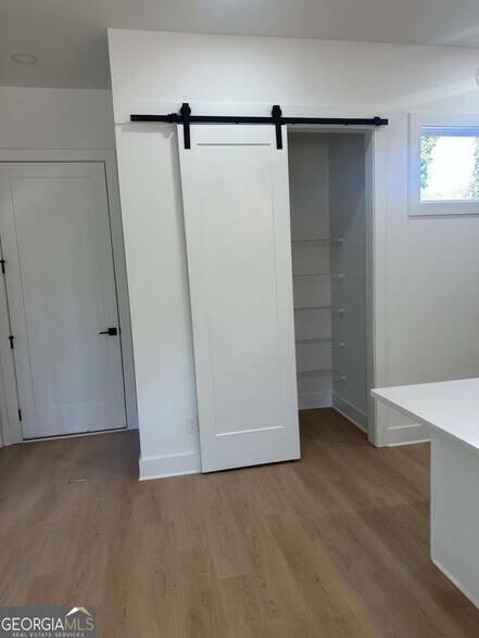 Building Photo - Room in Duplex on Plaza Ave SW