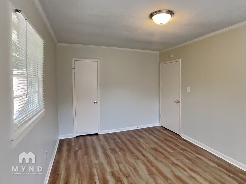 Building Photo - 865 W Hightower Trail