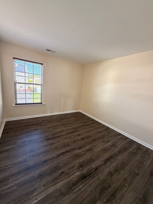 Building Photo - 42 Kilverstone Way