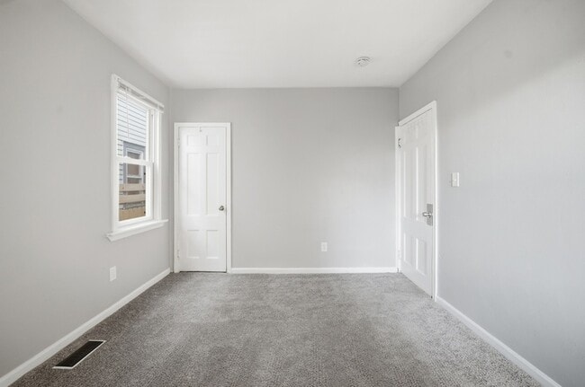 Building Photo - 243 W 32nd St