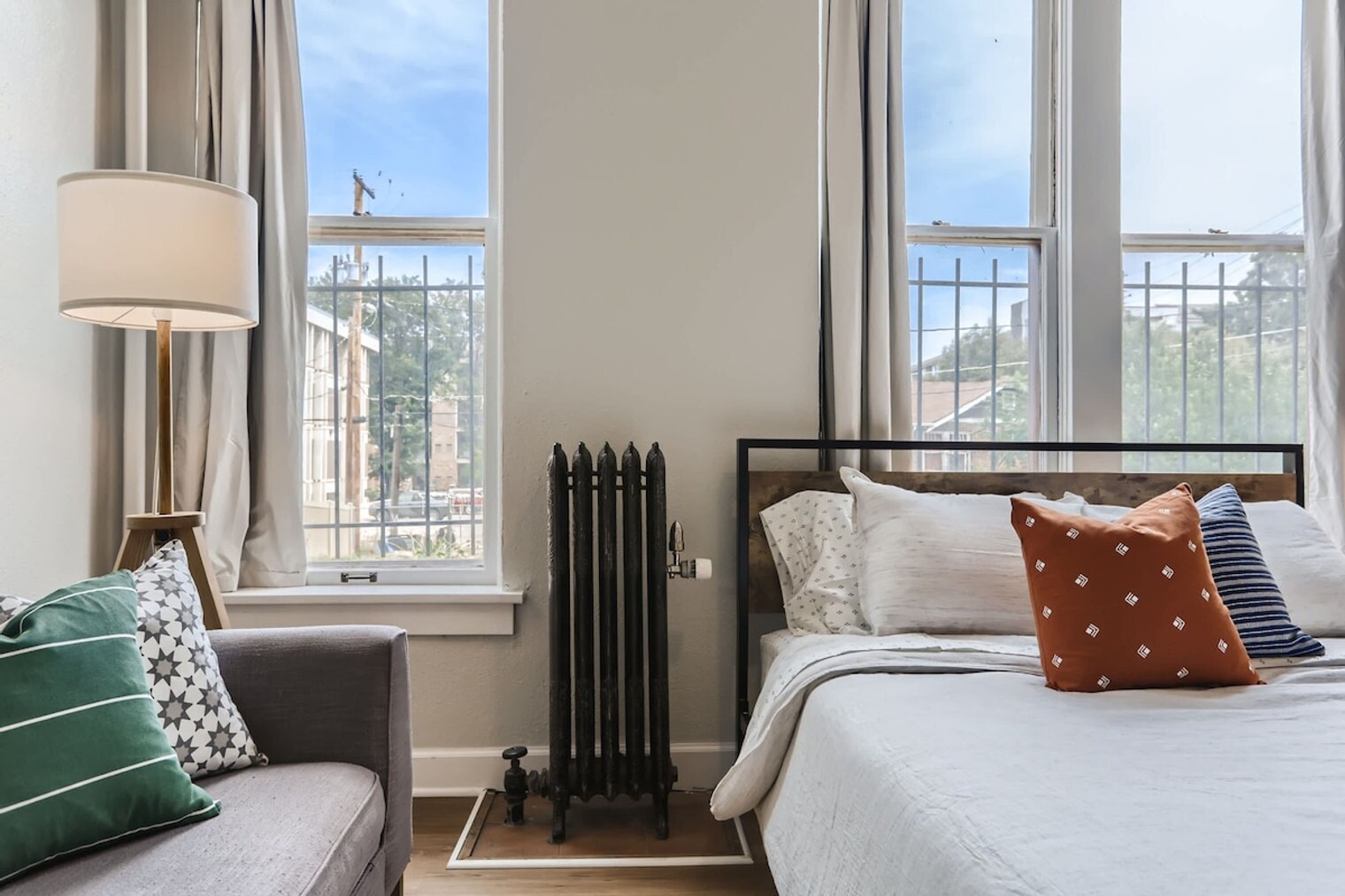 Building Photo - 2805 E 16th Ave