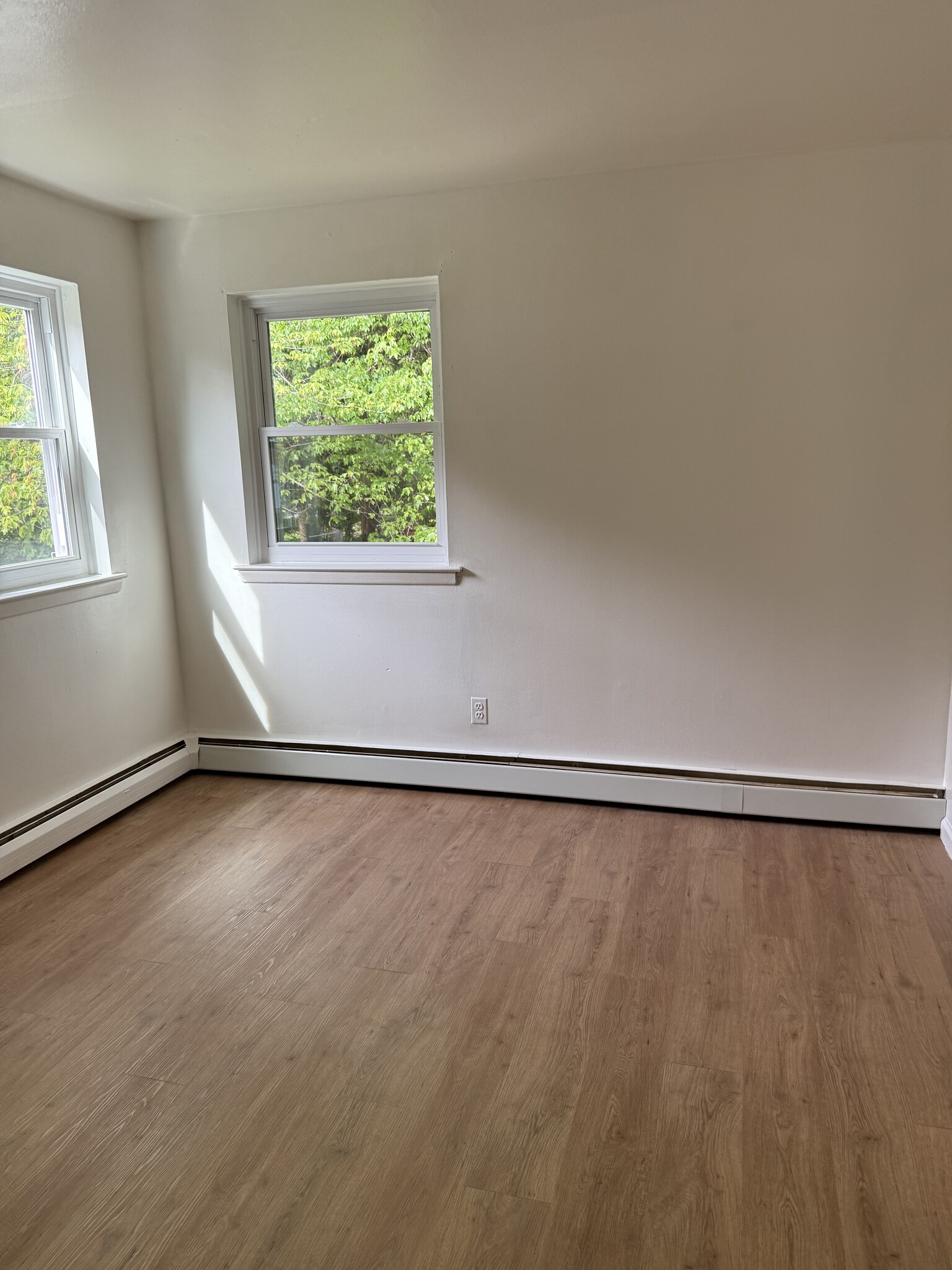 Building Photo - 835 Garrett Ln