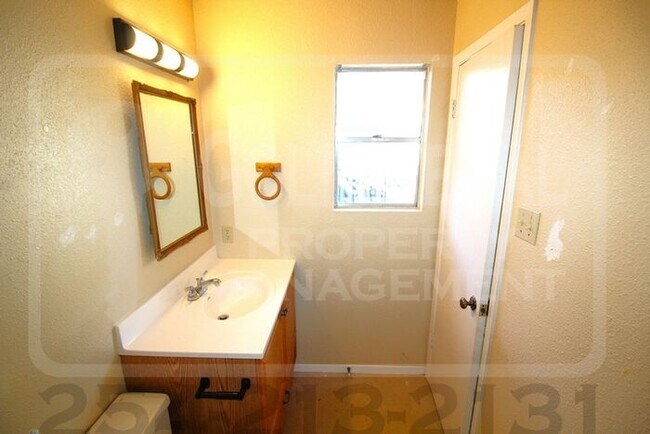 Building Photo - 2002 Sherman Dr