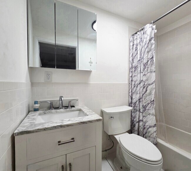 Building Photo - 132 42nd St