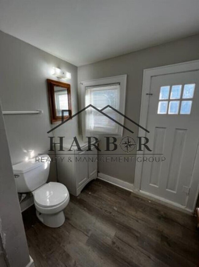 Building Photo - 1st Avenue SW Duplex