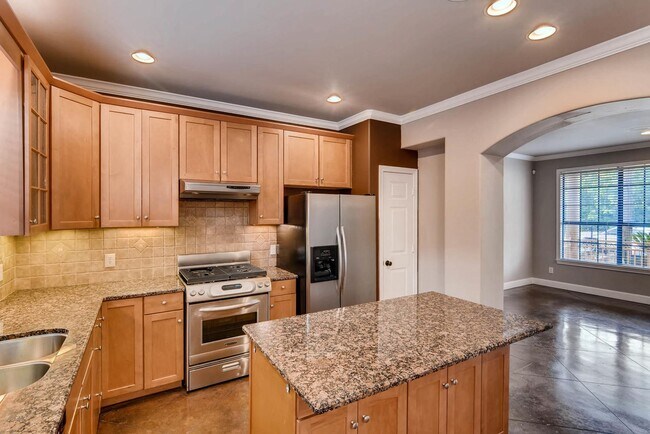 Building Photo - 906 Juniper St, Austin, Texas 78702