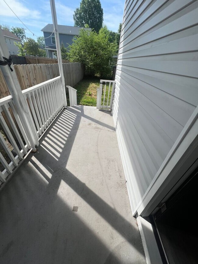 Building Photo - W 27th Street