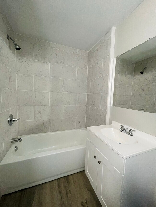 Building Photo - 8 Gaynor Pl