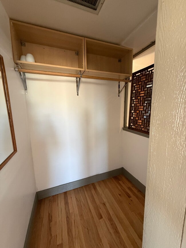 Building Photo - 1822 W 35th St