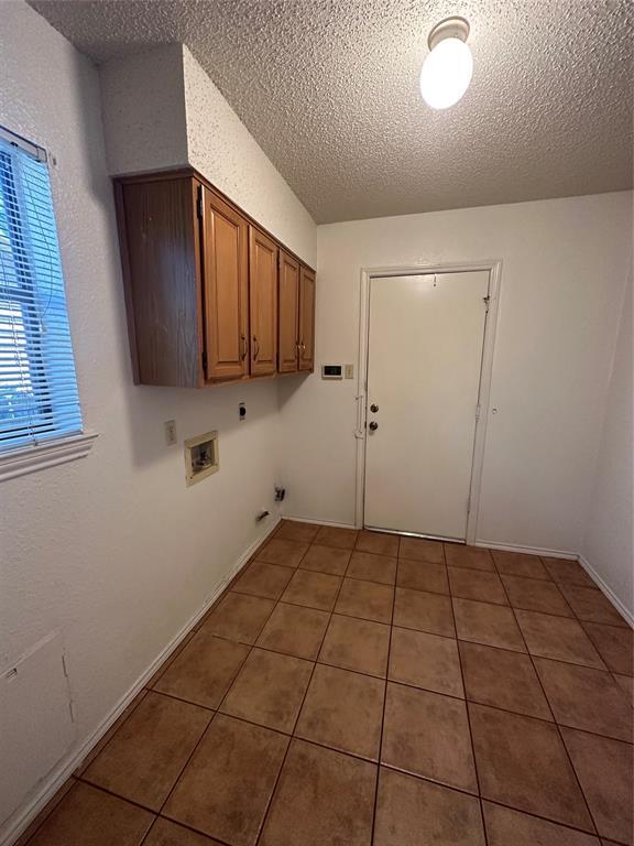 Building Photo - 6811 Luckenbach Ln