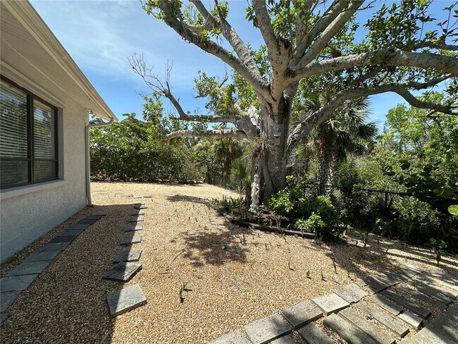 Building Photo - 733 Tropical Cir