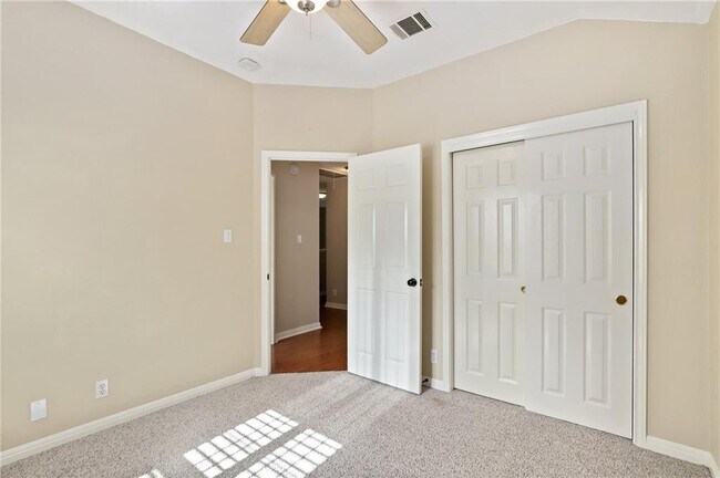 Building Photo - 1806 Paradise Ridge Dr