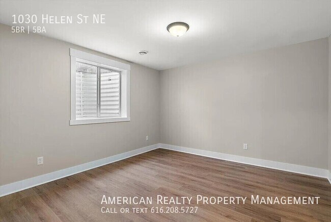 Building Photo - 1030 Helen St NE