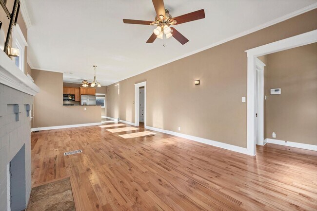 Building Photo - Stunning Craftsman Home in the Heart of Denver!