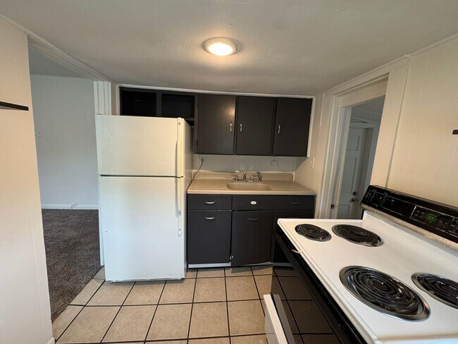 Building Photo - Studio Apartment includes washer / dryer