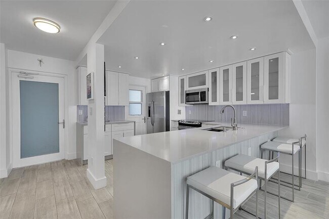 Building Photo - 2200 NE 33rd Ave