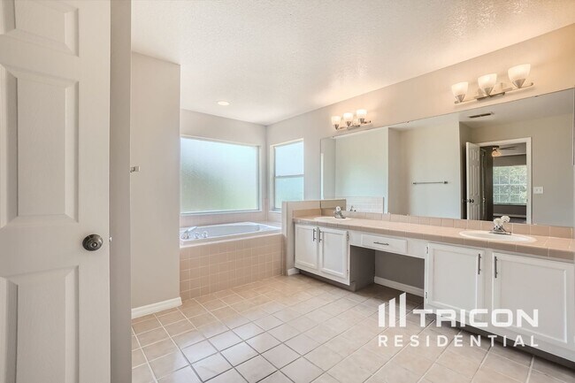 Building Photo - 1240 Wyndham Pine Dr