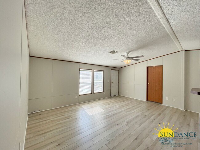 Building Photo - Great 3 Bedroom Mobile Home In Fort Walton...