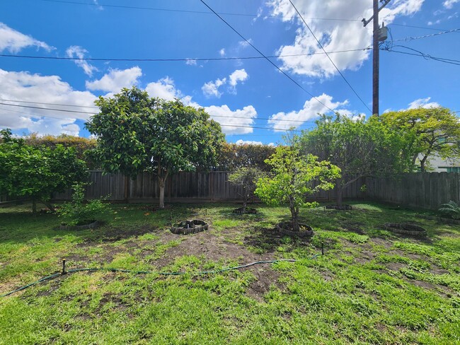 Building Photo - 1231 Padre Dr