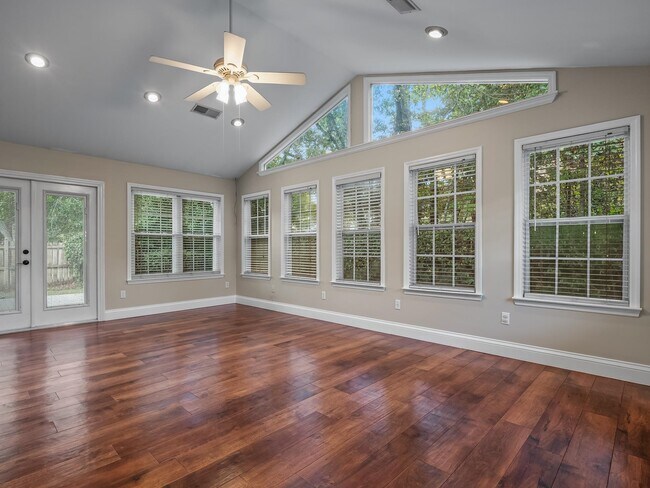 Building Photo - 163 Sugar Plum Dr