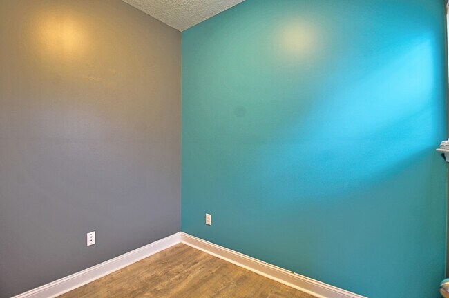 Building Photo - 432 Fairview Cir