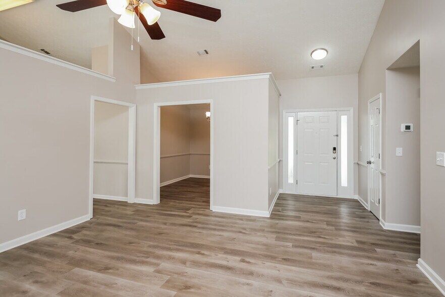 Building Photo - 5912 Sycamore Ridge Dr