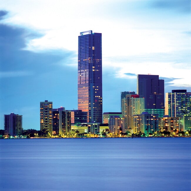 Building Photo - 1425 Brickell Ave