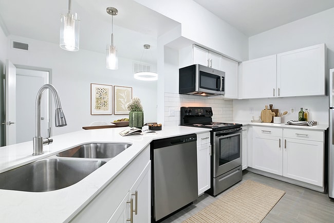 Building Photo - Northern Cross Apartments