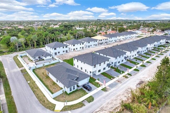 Building Photo - 22555 SW 125th Ave