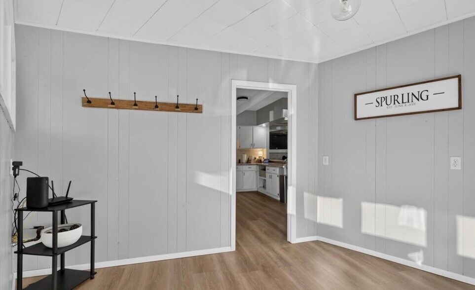 Building Photo - 2027 Island Dr