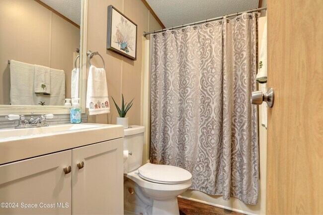 Building Photo - 561 Dolphin Cir