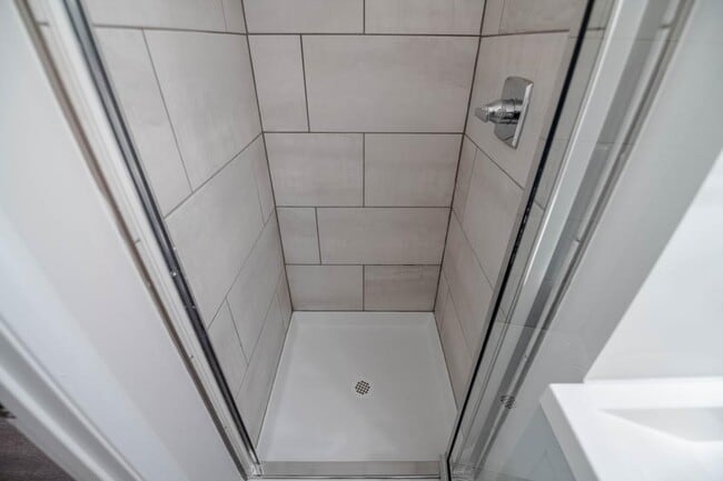 Building Photo - 806 Benninghaus Rd