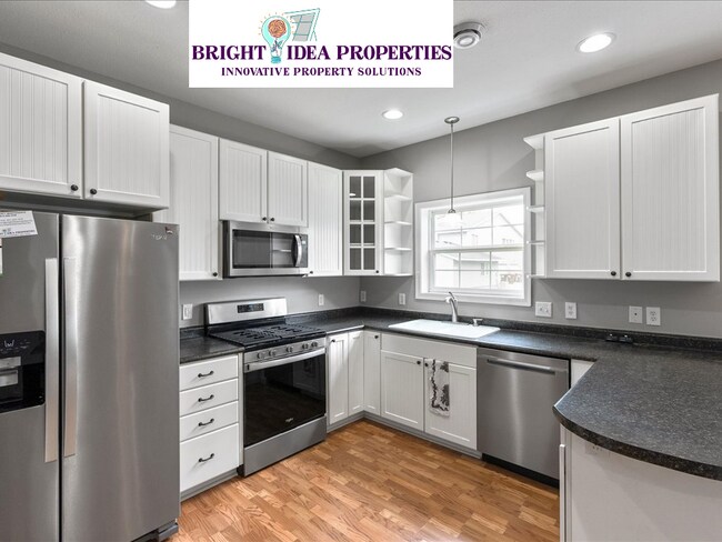 Building Photo - 5948 Oakgreen Ave N