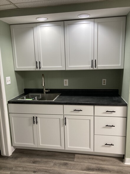 Stainless sink - 1003 E Hunter Ave