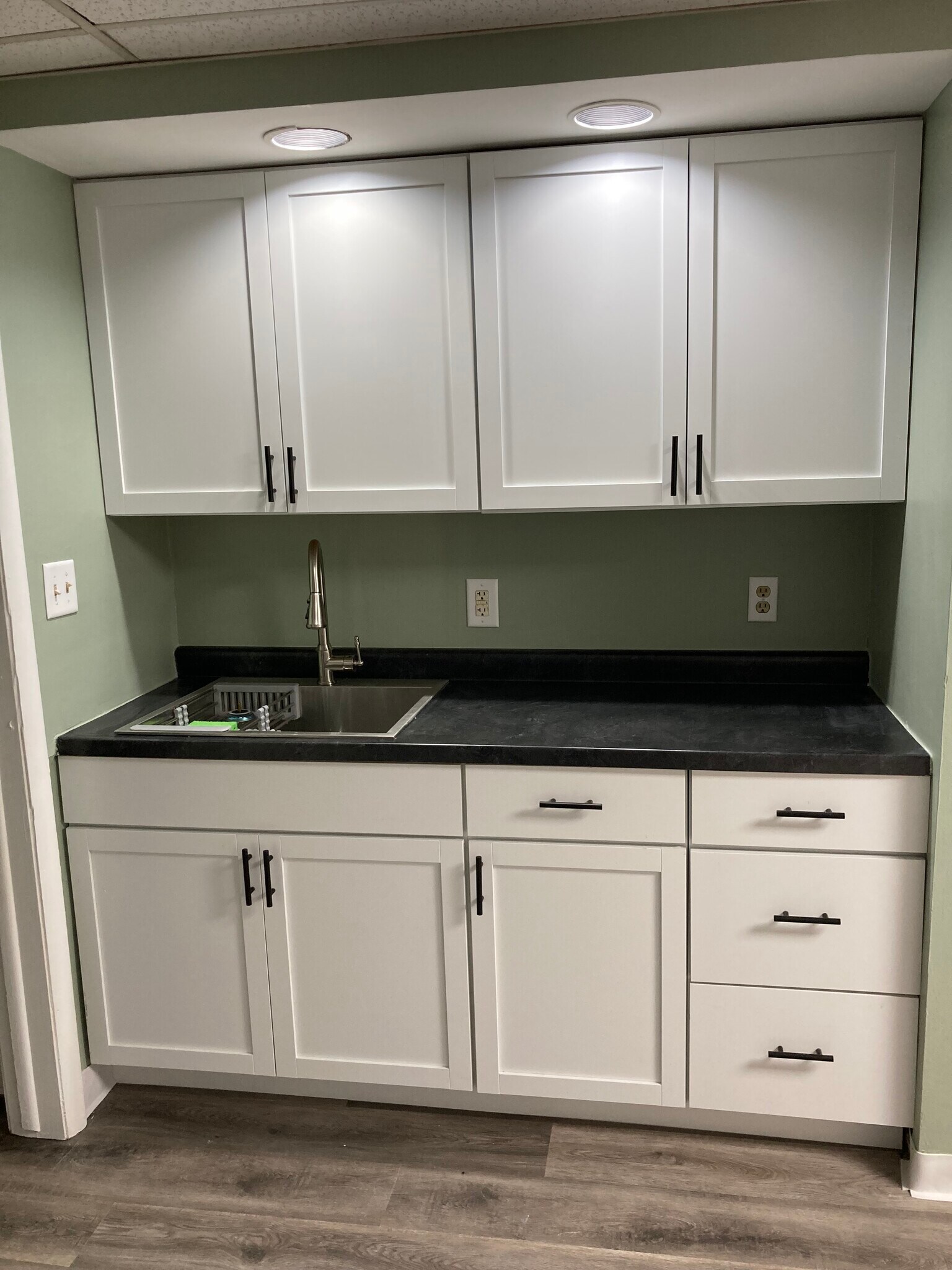 Stainless sink - 1003 E Hunter Ave